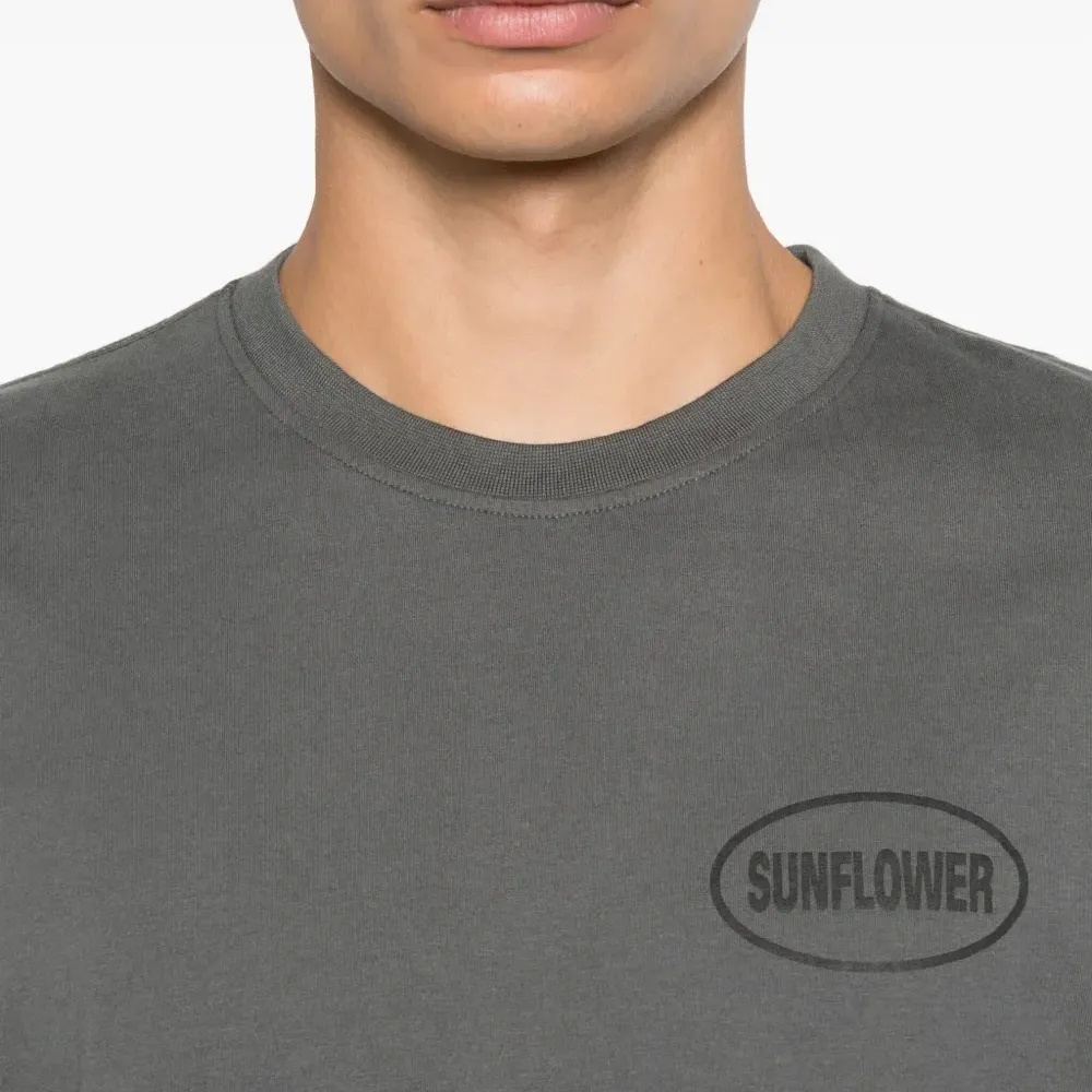 футболка с логотипом