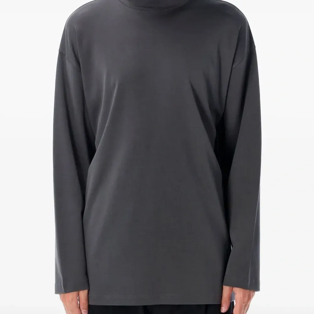 Футболка с высоким воротником и длинными рукавами Футболка с высоким воротником и длинными рукавами