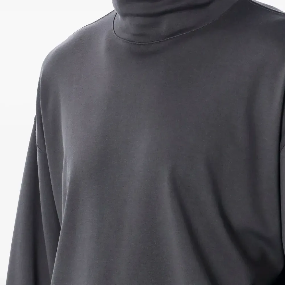 Футболка с высоким воротником и длинными рукавами Футболка с высоким воротником и длинными рукавами