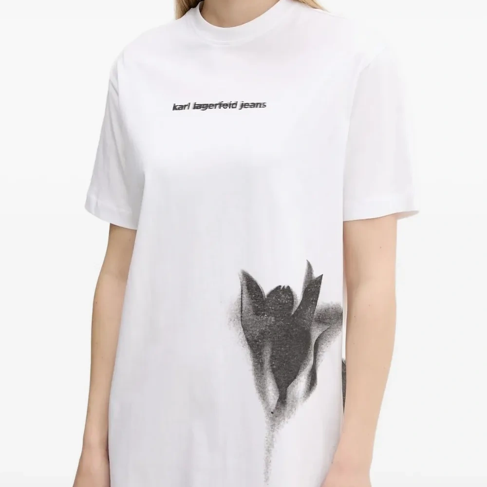 Короткое платье-футболка с цветочным принтом