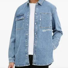 Джинсовая рубашка с карманами