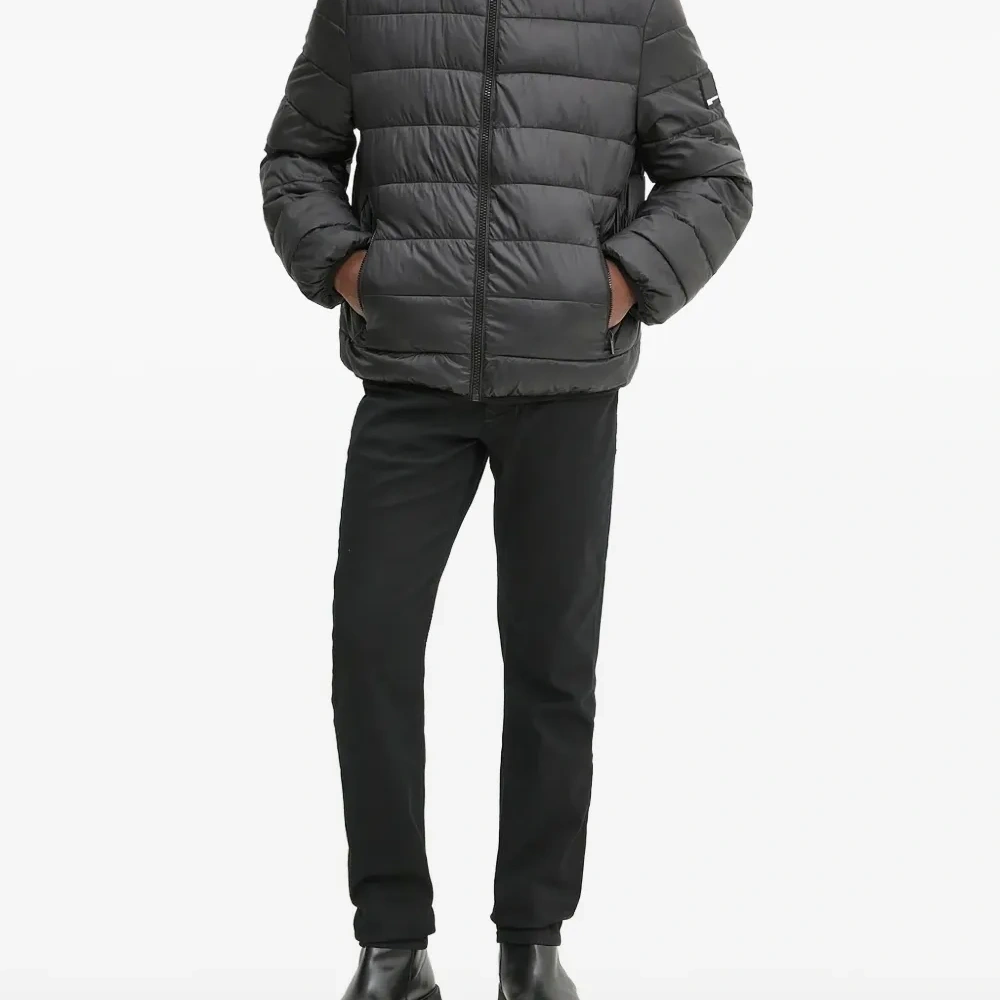 Стеганая куртка с капюшоном