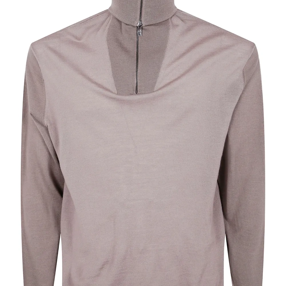 Толстовка с высоким воротником