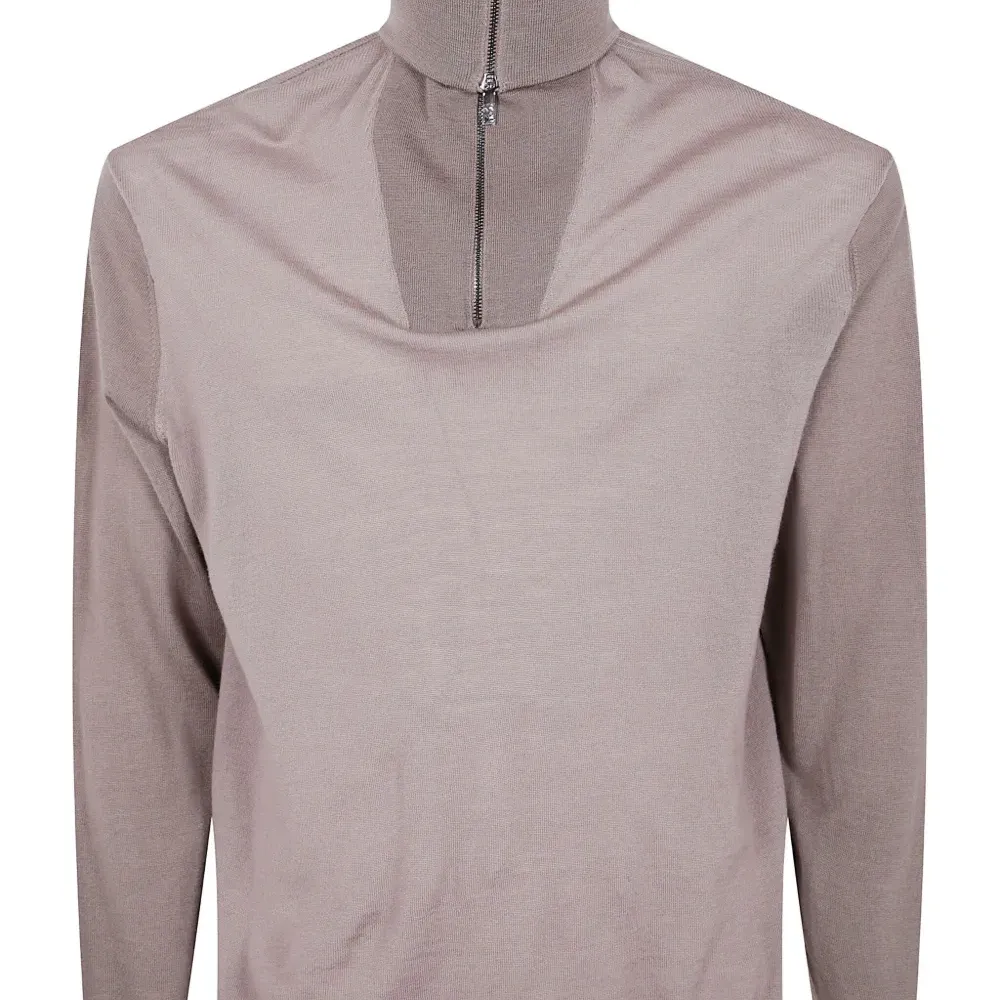 Толстовка с высоким воротником