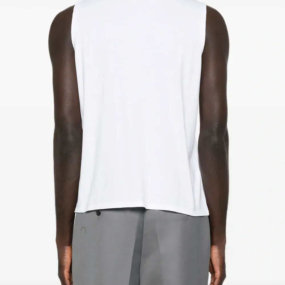 Топ без рукавов