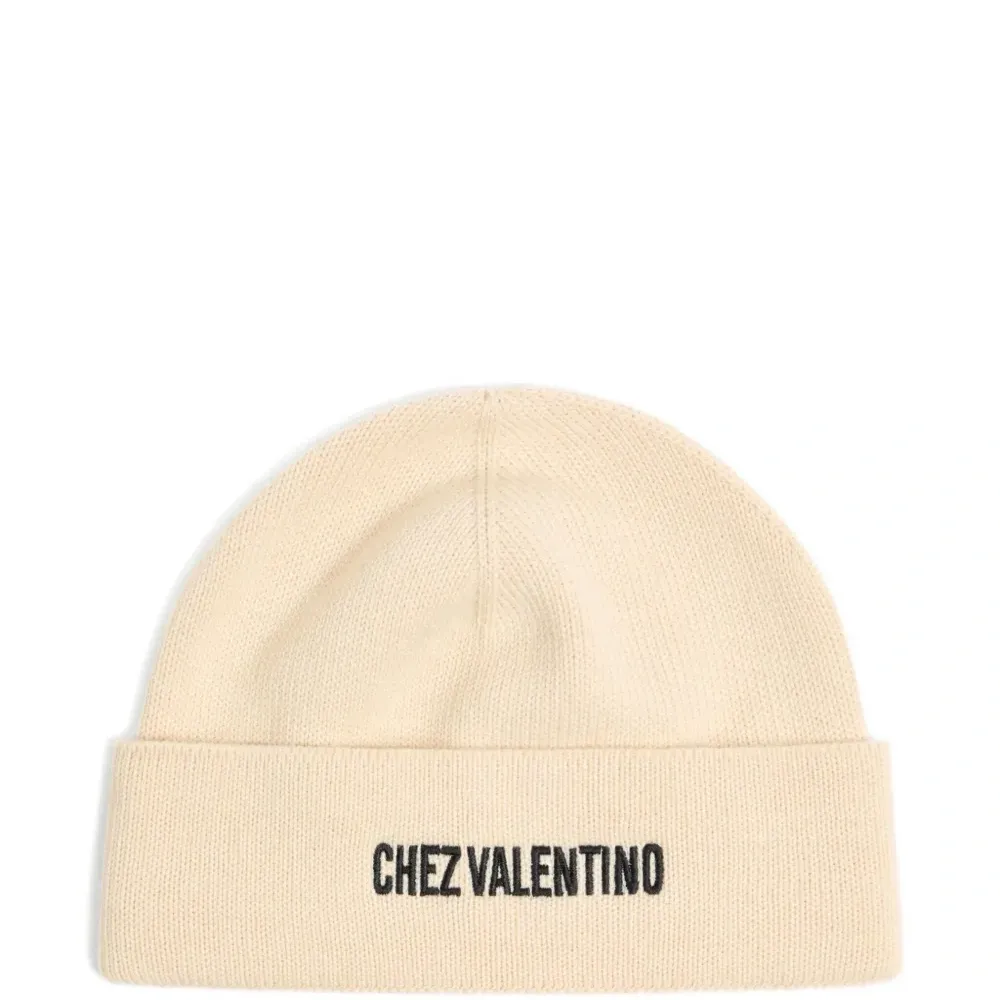 Шапка бини в рубчик с вышивкой Шапка бини в рубчик с вышивкой