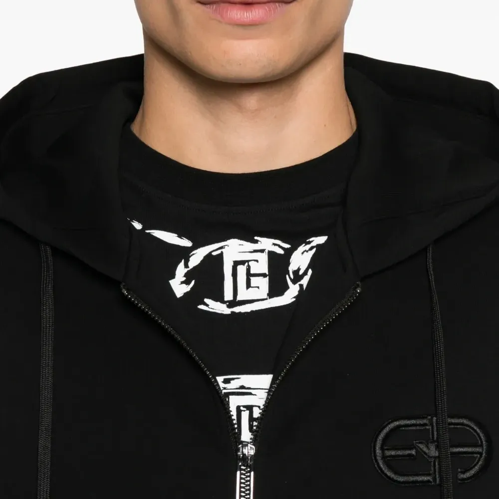 худи с вышитым логотипом