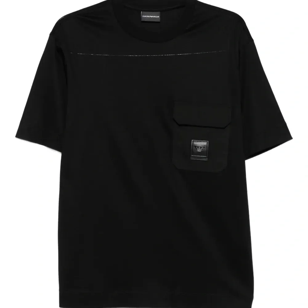 футболка с карманом