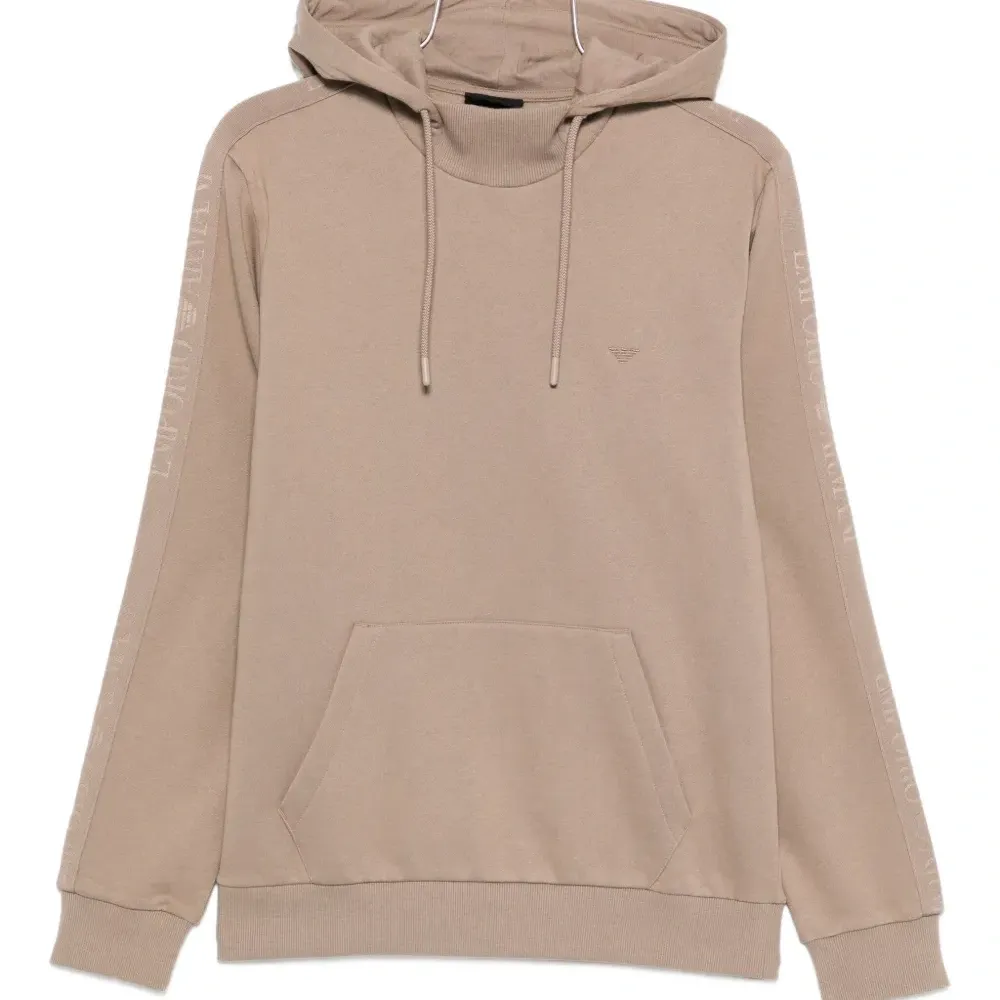 Худи с вышитым логотипом