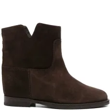 Сапоги с заклепками