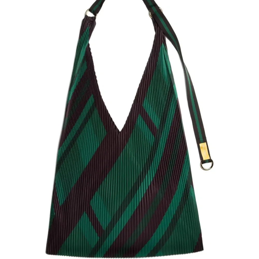 Плиссированная сумка-тоут с геометричным узором