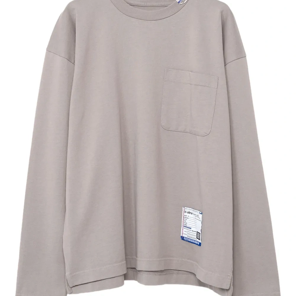 Футболка с длинными рукавами и карманом