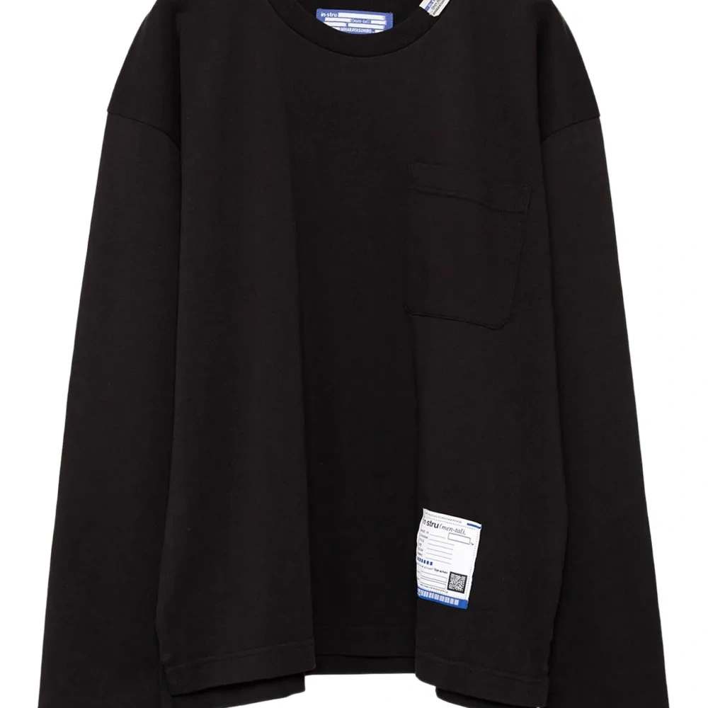 Футболка с длинными рукавами и карманом