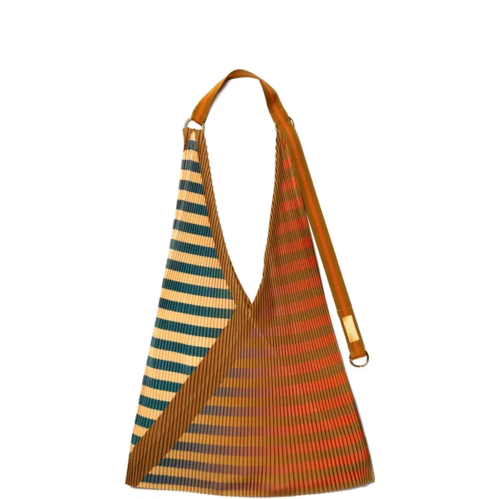 Плиссированная сумка-тоут в полоску