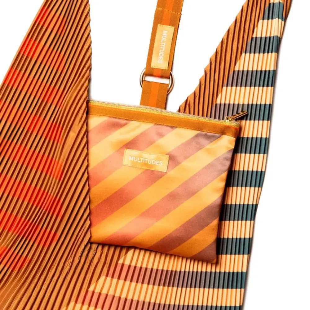 Плиссированная сумка-тоут в полоску