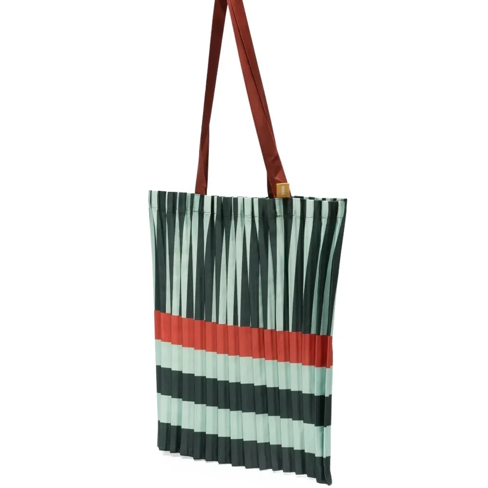 Плиссированная сумка-тоут в полоску