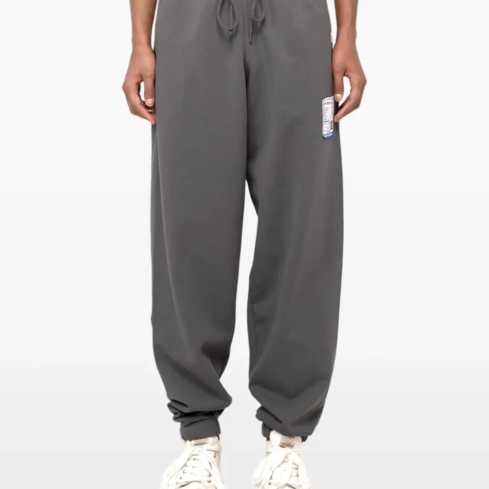 Брюки с нашивкой-логотипом