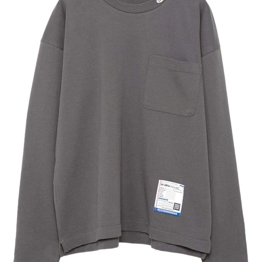 Футболка с длинными рукавами и карманом