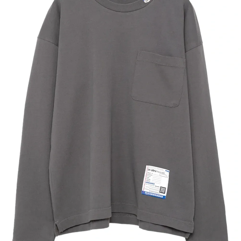 Футболка с длинными рукавами и карманом