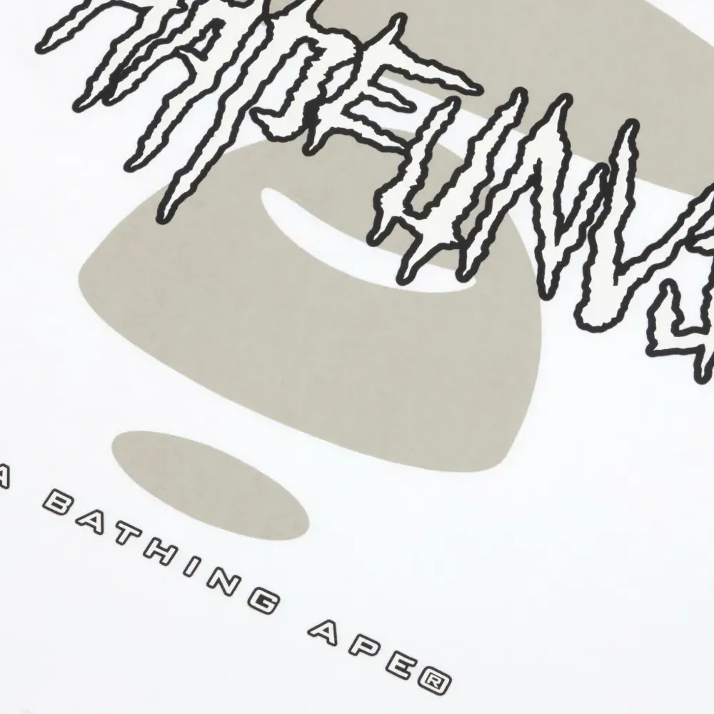 Футболка с тисненым логотипом Футболка с тисненым логотипом