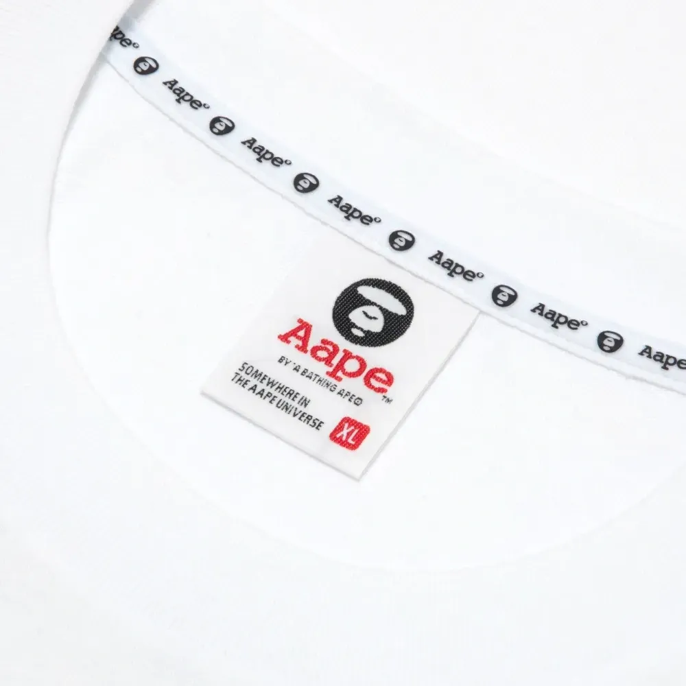 Футболка с тисненым логотипом Футболка с тисненым логотипом