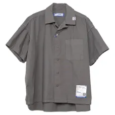 Рубашка с короткими рукавами и карманом Рубашка с короткими рукавами и карманом