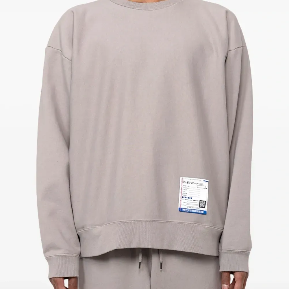 Толстовка с круглым вырезом