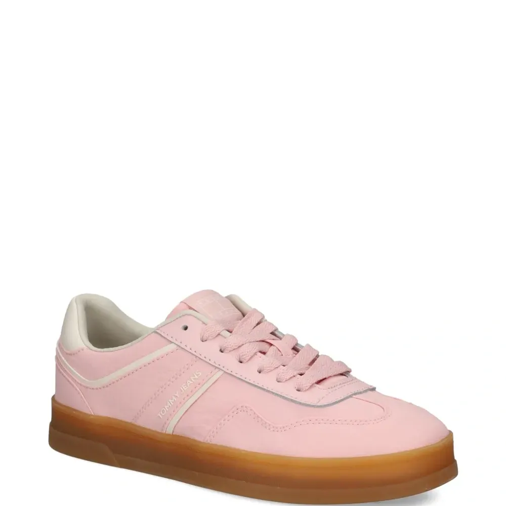 Кроссовки со вставками