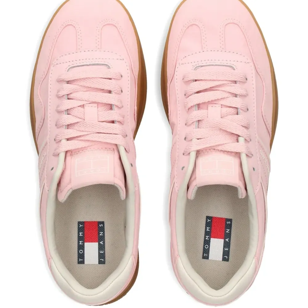 Кроссовки со вставками