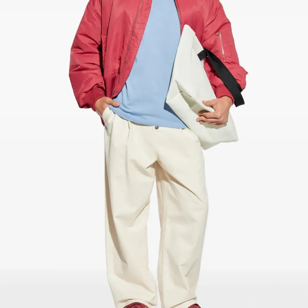 Футболка с вышитым логотипом Футболка с вышитым логотипом