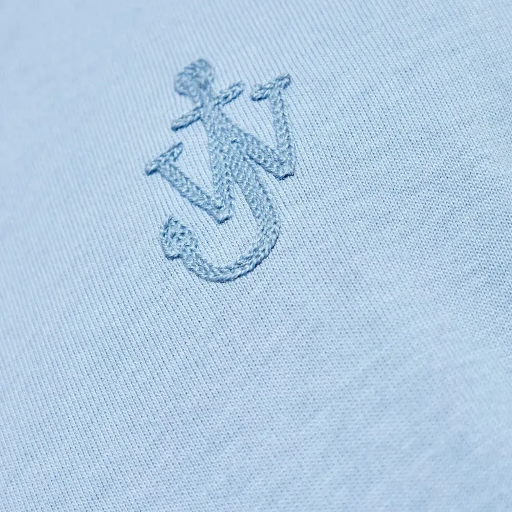 Футболка с вышитым логотипом Футболка с вышитым логотипом