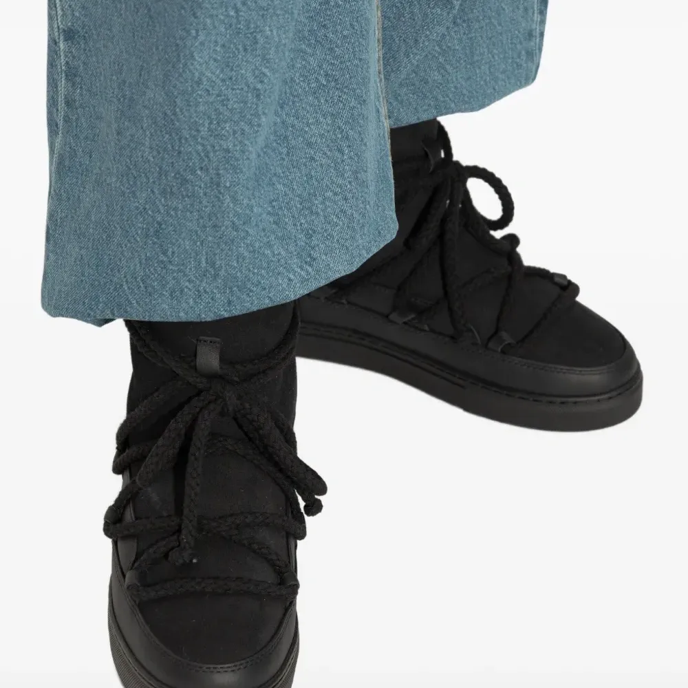 Зимние ботинки со шнурками