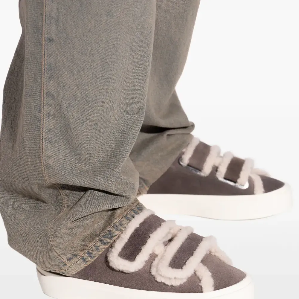 Кроссовки на липучках с отделкой из овчины