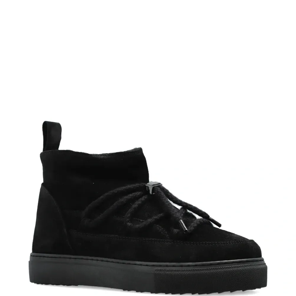 Ботинки на шнуровке