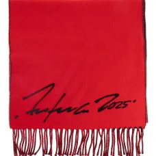 Шарф с бахромой из коллаборации с Futura (2000 год)