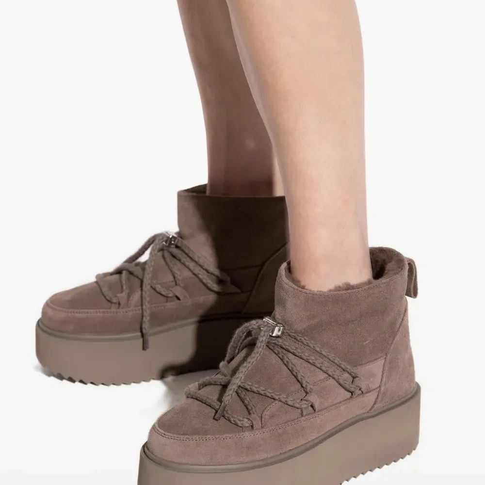 Ботинки на шнуровке