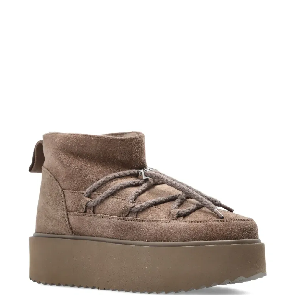 Ботинки на шнуровке