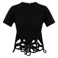 Футболка с вырезами