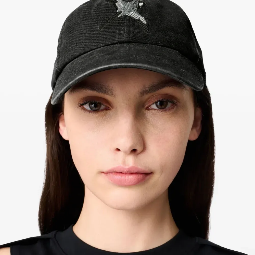 Бейсболка The Bee Bird с вышивкой