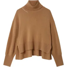 Свитер с высоким воротником