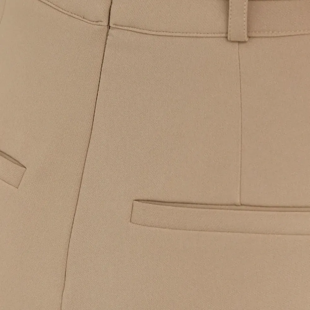 Брюки с завышенной талией и поясом