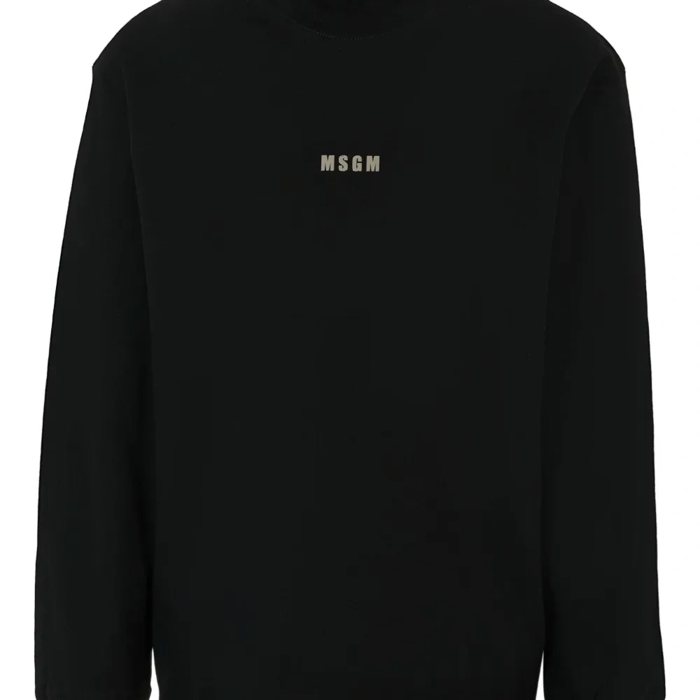 Толстовка с высоким воротником и логотипом