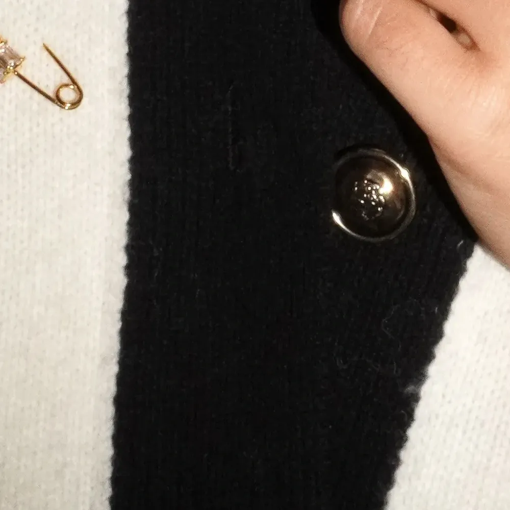 Брошь в виде булавки Брошь в виде булавки