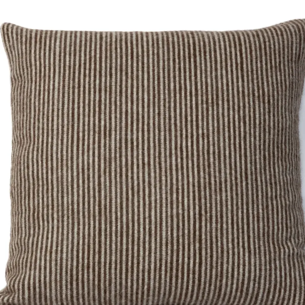 Подушка в полоску