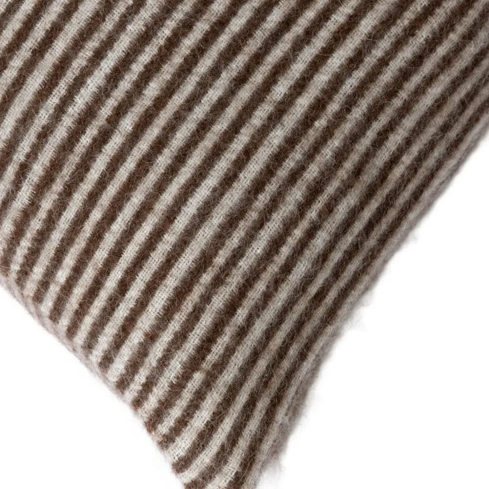 Подушка в полоску