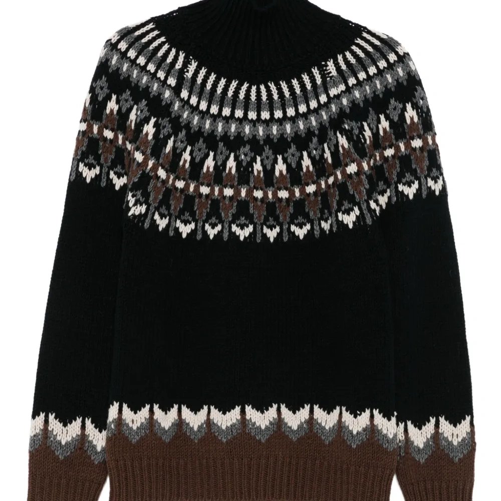 Свитер с высоким воротником и узором