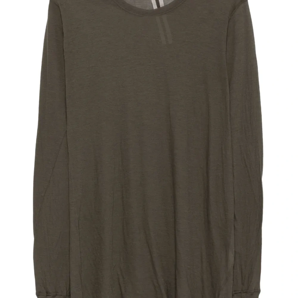 Футболка с длинными рукавами и необработанными краями