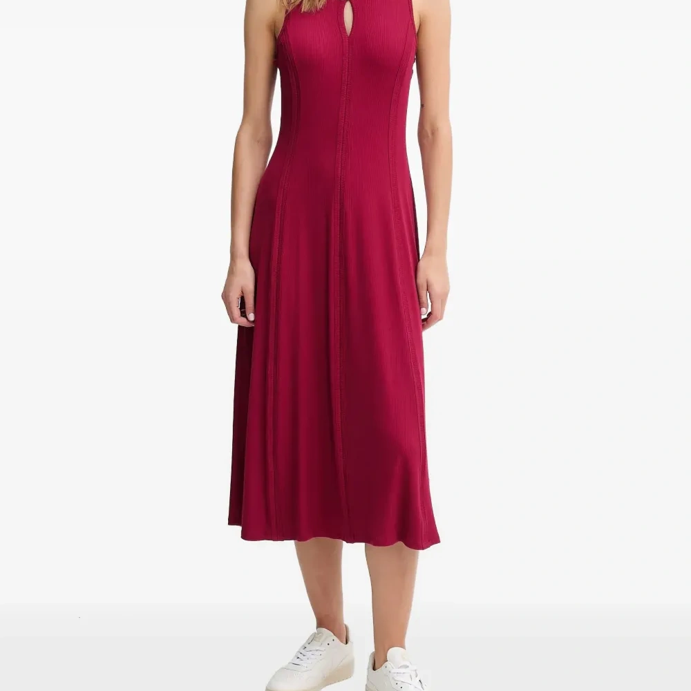 Рифленое платье с вырезом-ключhole