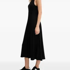 Платье в рубчик с вырезом