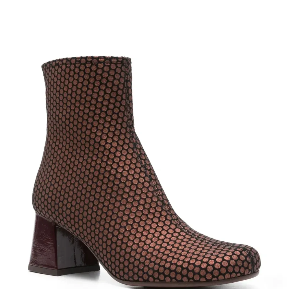 Ботильоны на блочном каблуке с перфорацией Ботильоны на блочном каблуке с перфорацией